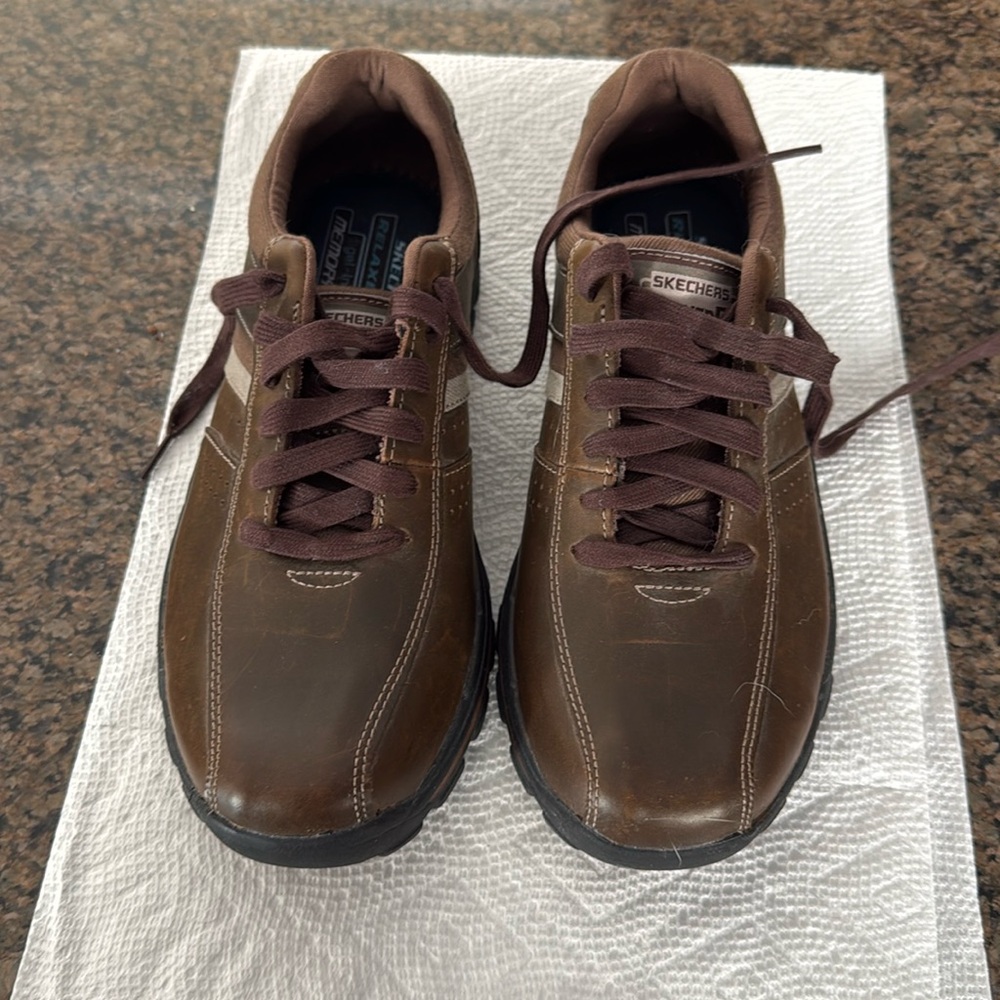 Men’s Skechers relaxed fit never worn size 8 1/2